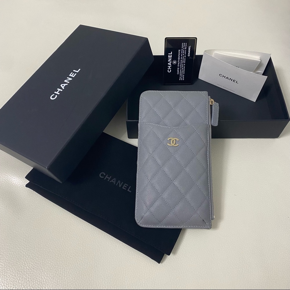 Chanel Phone Card Holder Pouch Interlocking CC logo Zipper Wallet Cute Elegant - Picture 1 of 17